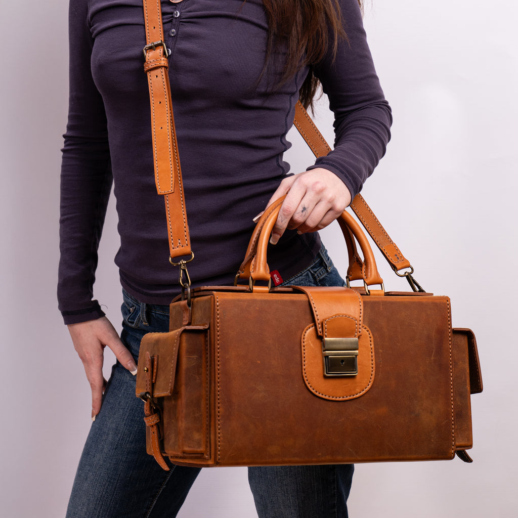 Leonardo Handcrafted Leather Doctor Bag