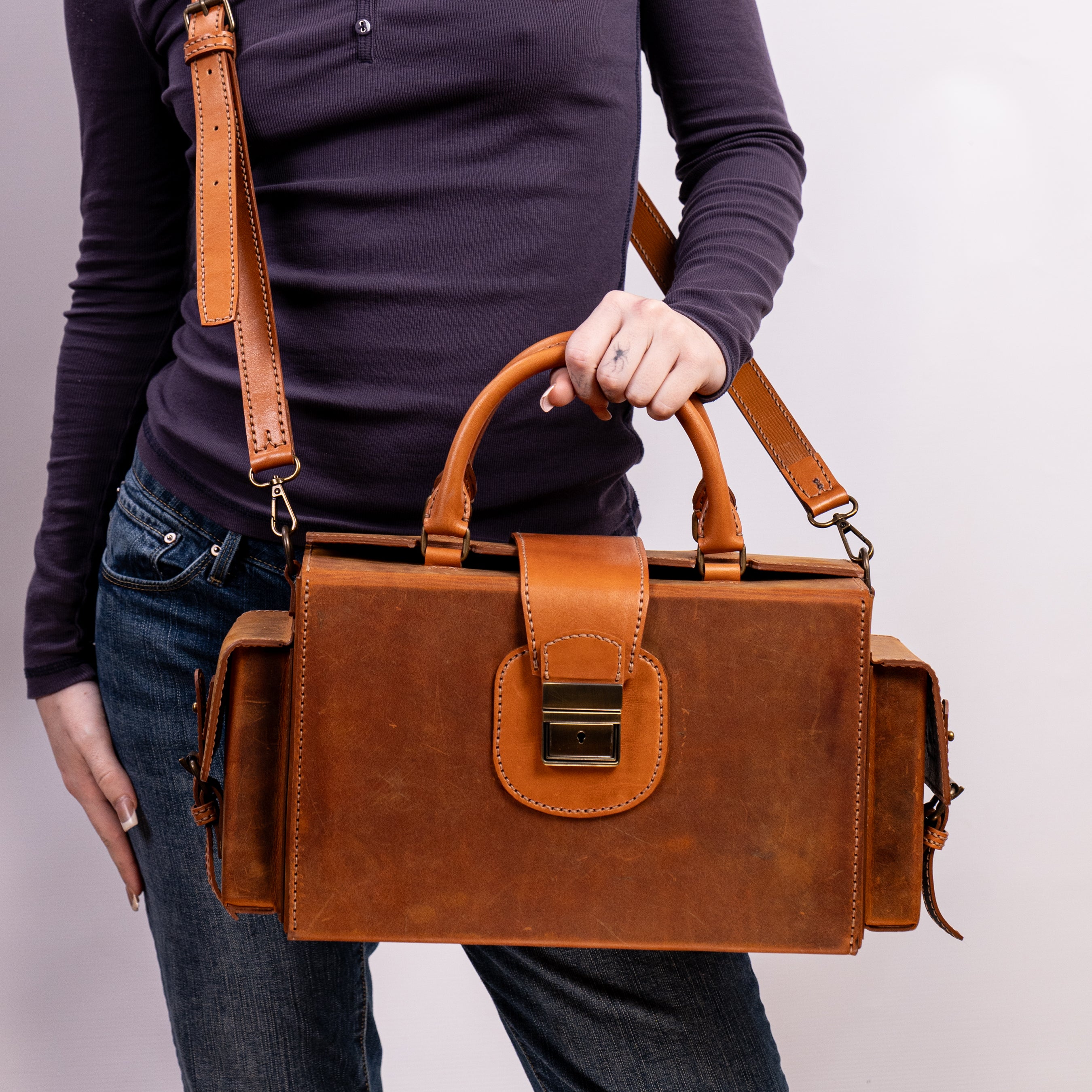 Leonardo Handcrafted Leather Doctor Bag
