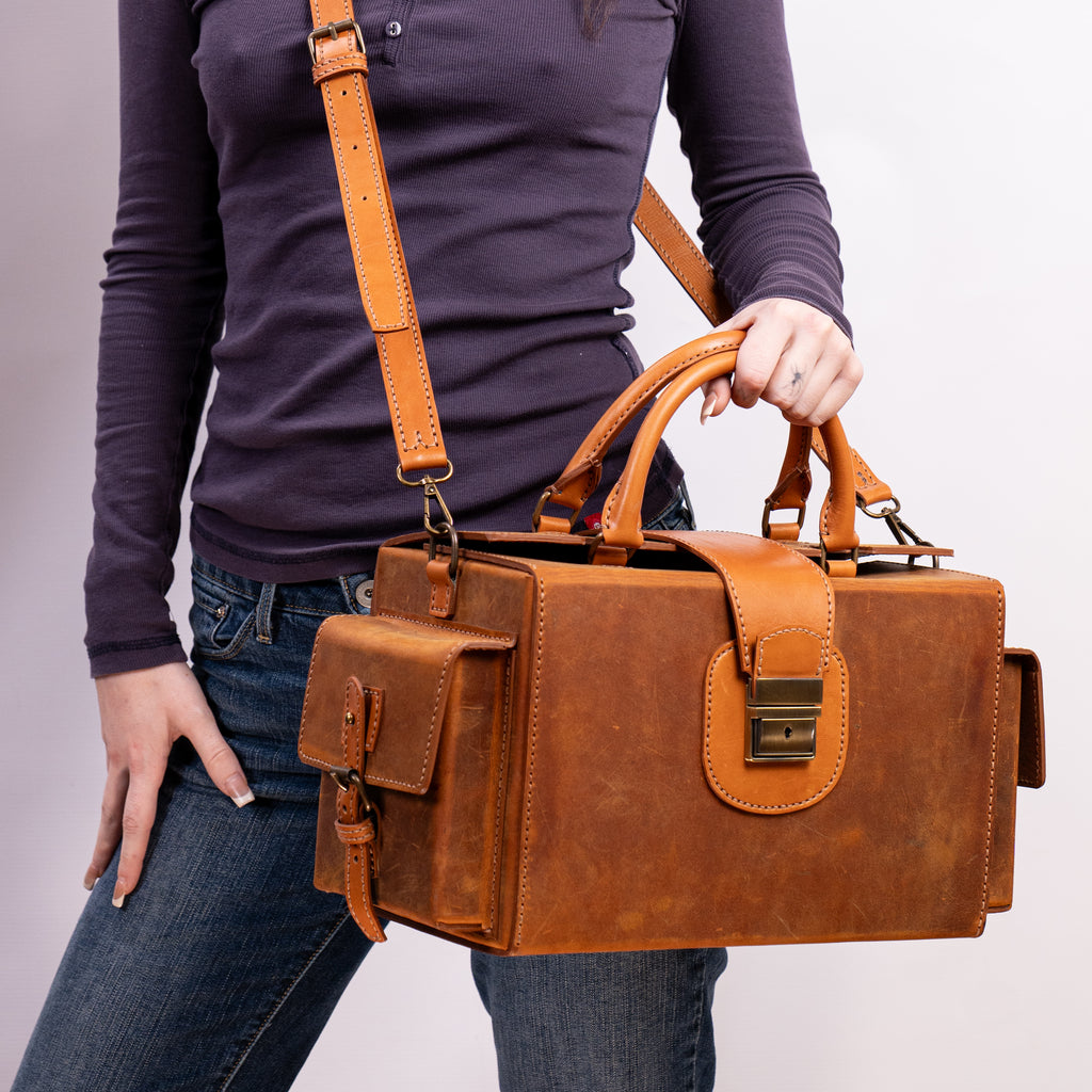 Leonardo Handcrafted Leather Doctor Bag