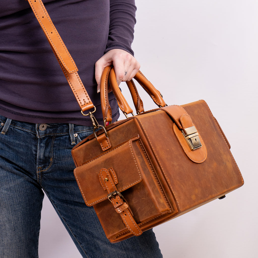 Leonardo Handcrafted Leather Doctor Bag