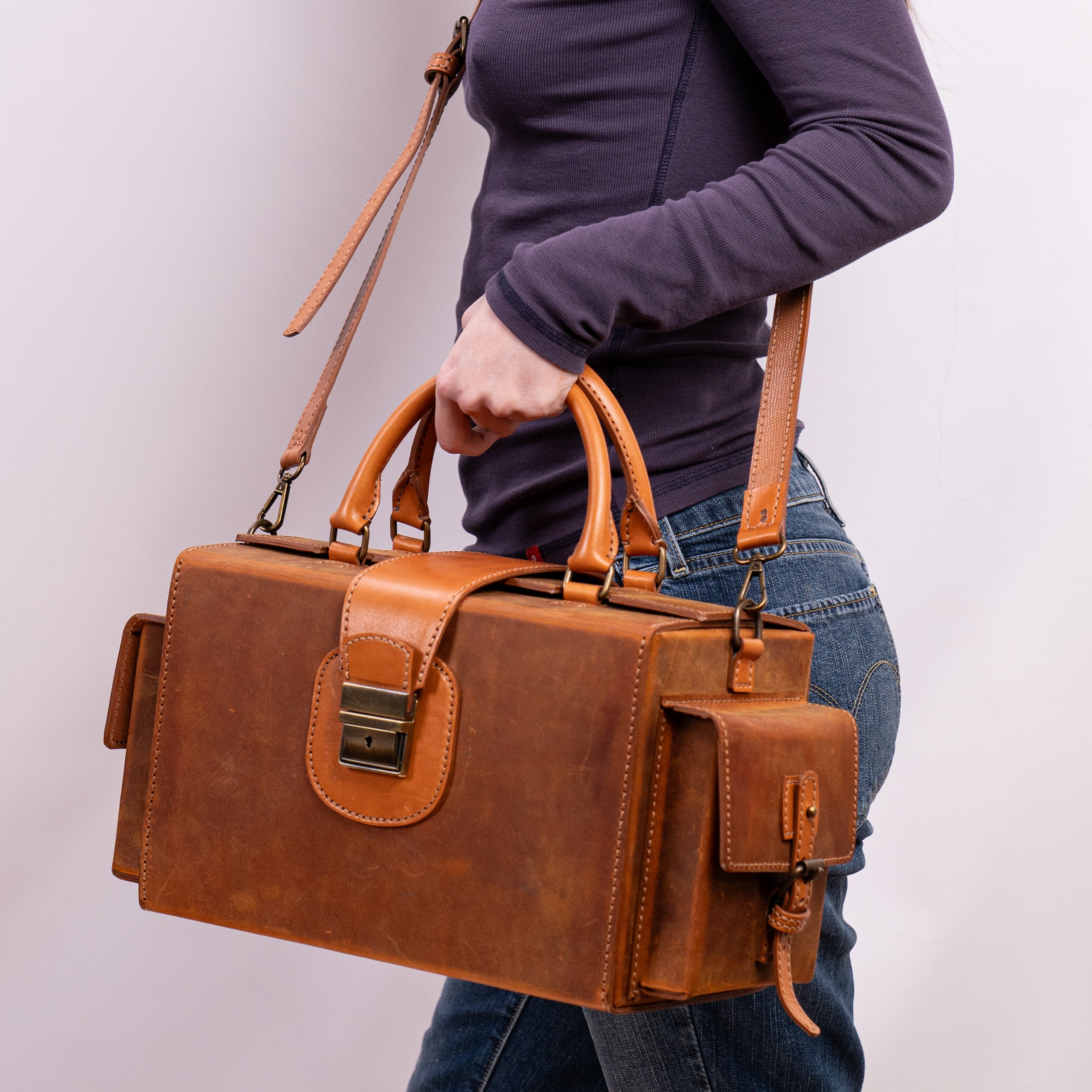 Leonardo Handcrafted Leather Doctor Bag