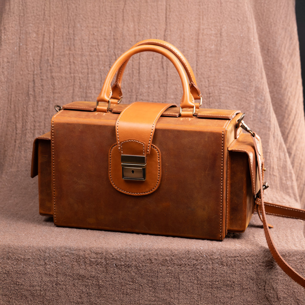 Leonardo Handcrafted Leather Doctor Bag