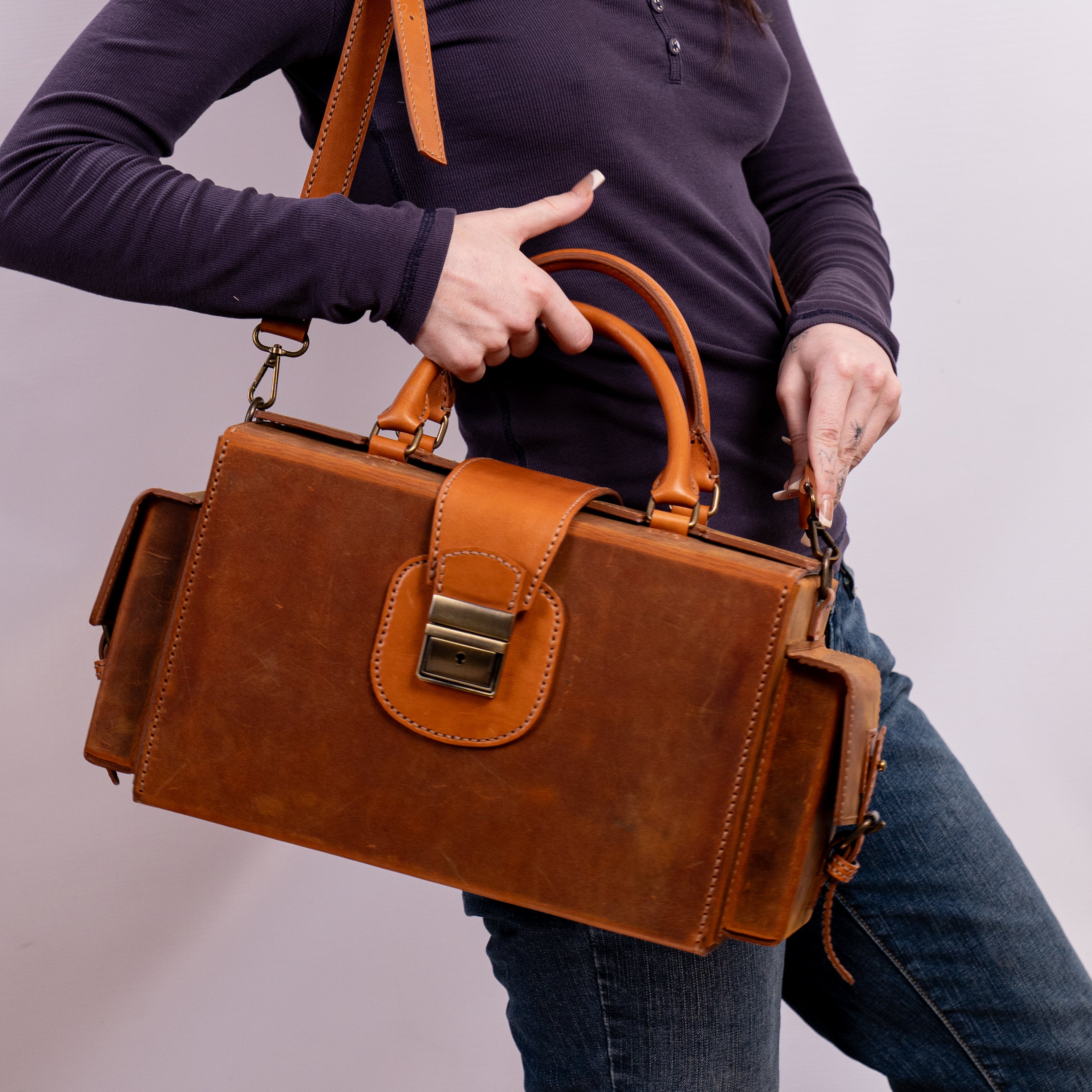 Leonardo Handcrafted Leather Doctor Bag