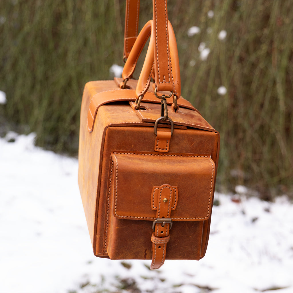 Leonardo Handcrafted Leather Doctor Bag