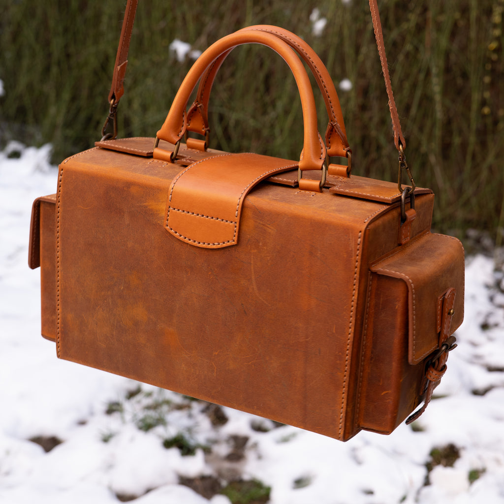 Leonardo Handcrafted Leather Doctor Bag