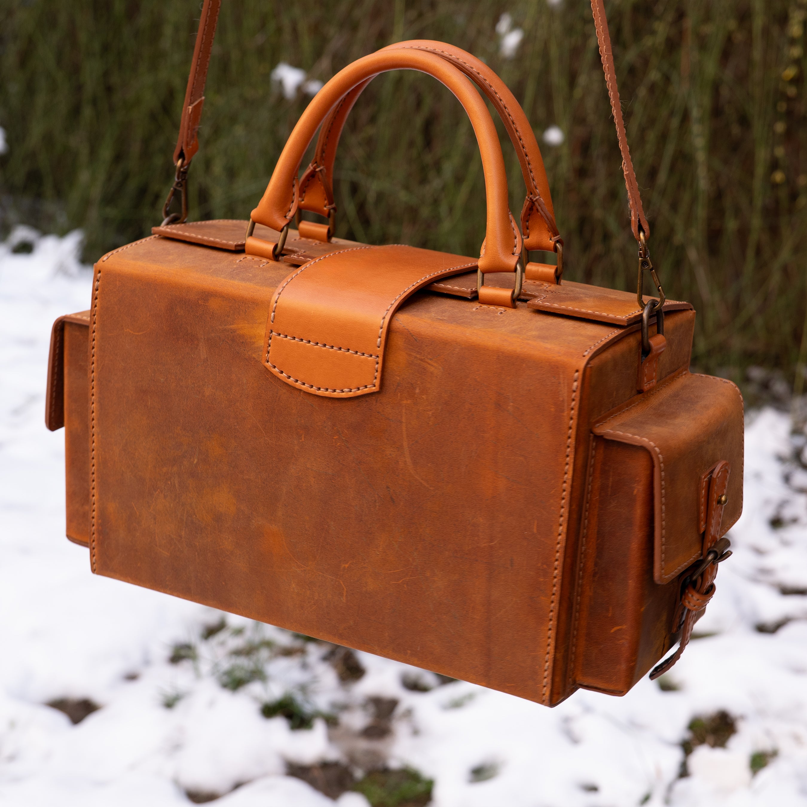 Leonardo Handcrafted Leather Doctor Bag