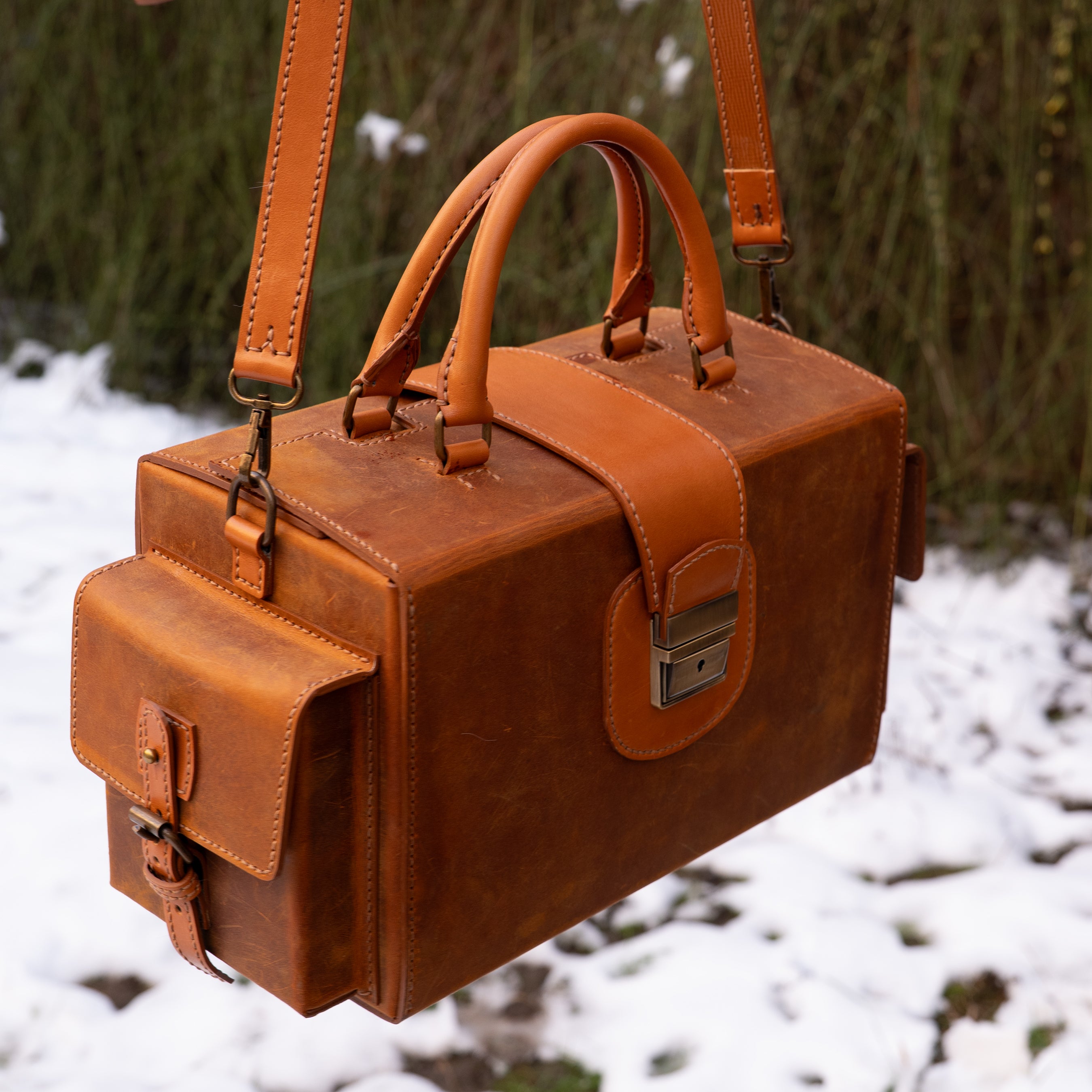 Leonardo Handcrafted Leather Doctor Bag