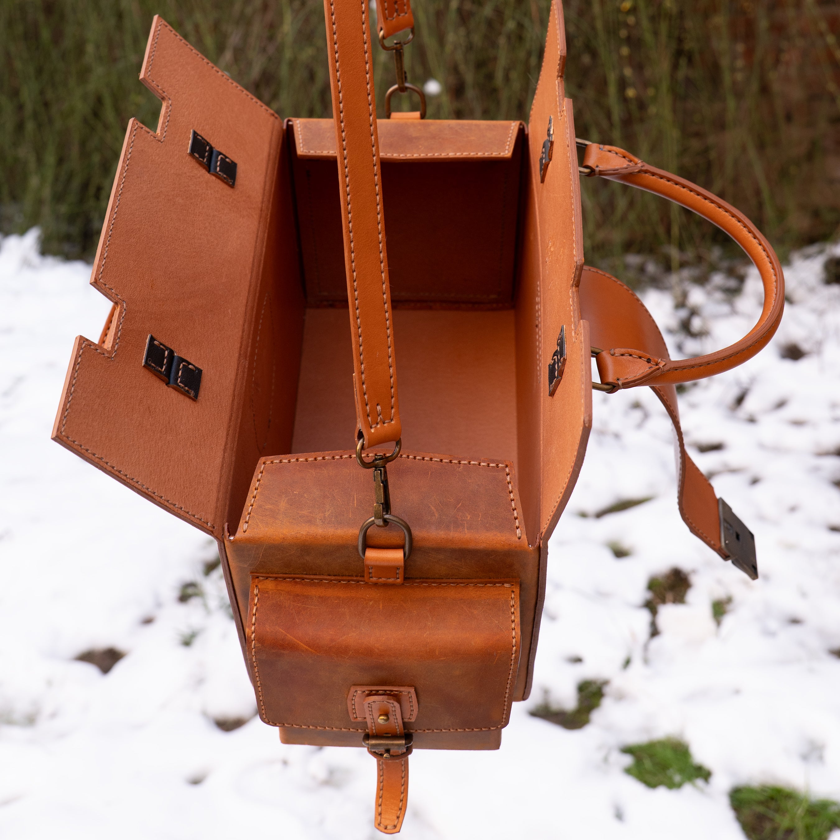 Leonardo Handcrafted Leather Doctor Bag