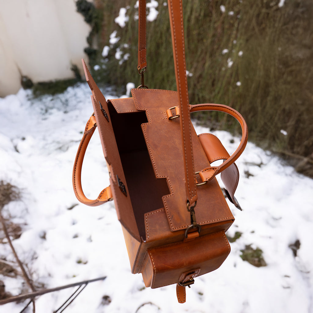 Leonardo Handcrafted Leather Doctor Bag