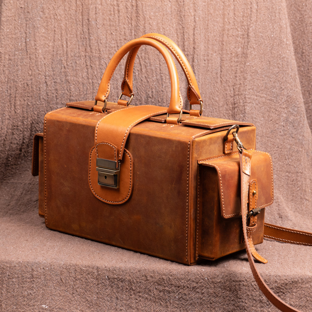 Leonardo Handcrafted Leather Doctor Bag