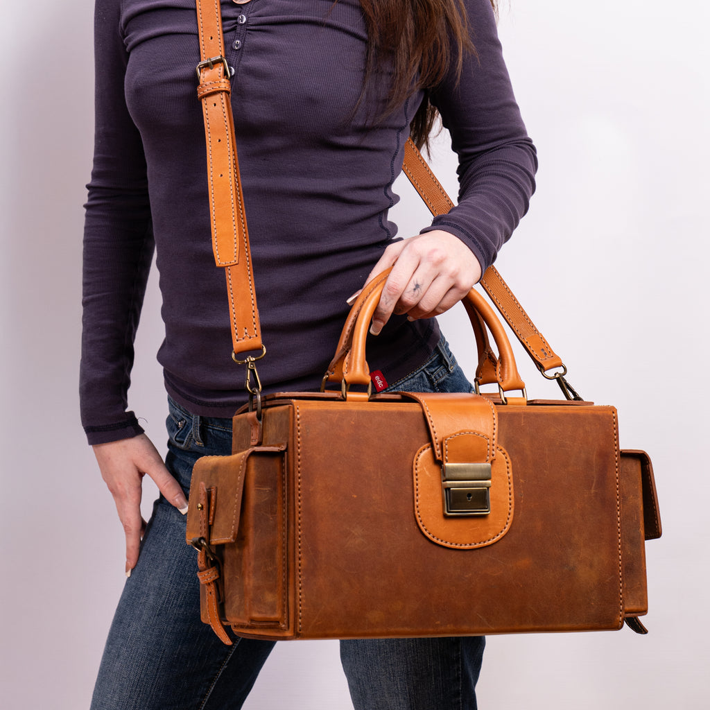 Leonardo Handcrafted Leather Doctor Bag