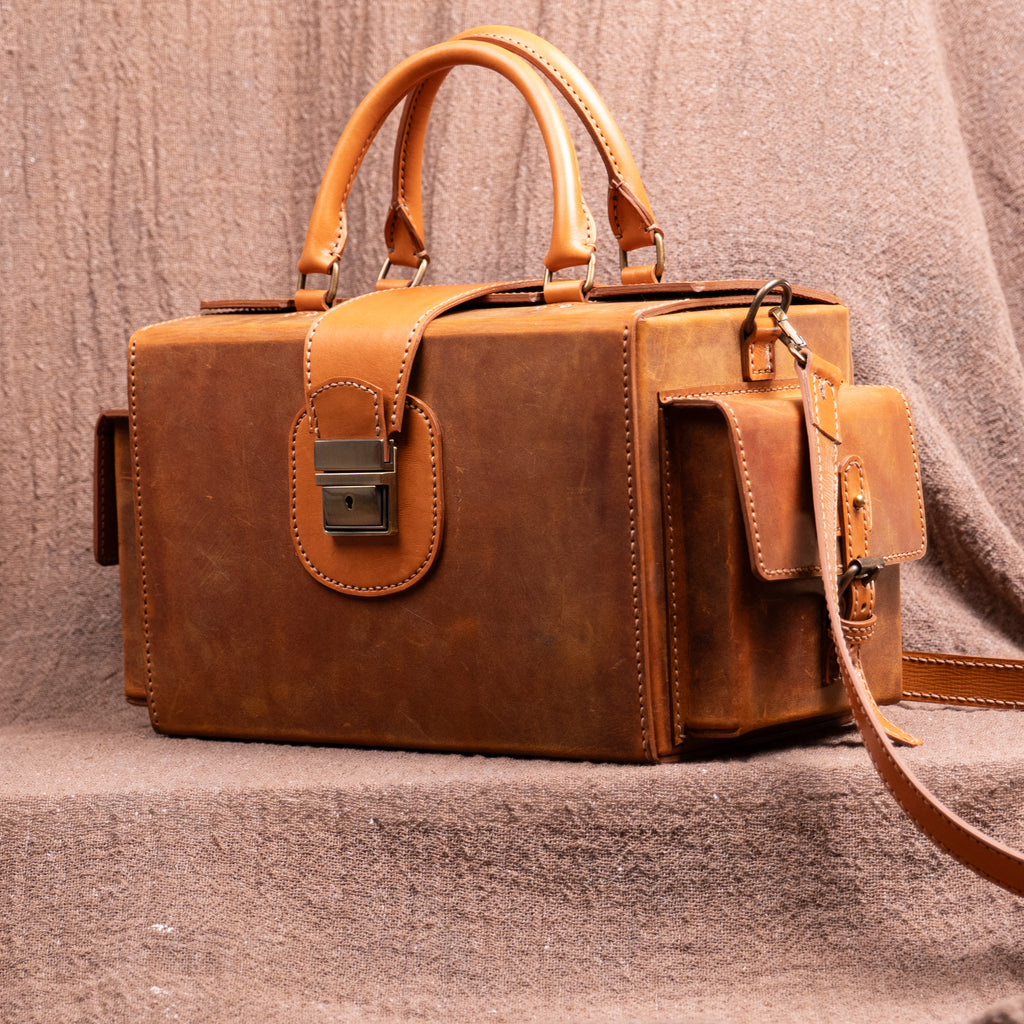 Leonardo Handcrafted Leather Doctor Bag