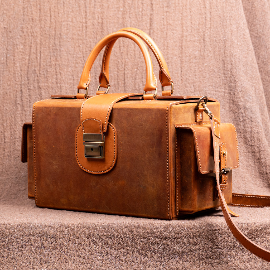 Leonardo Handcrafted Leather Doctor Bag